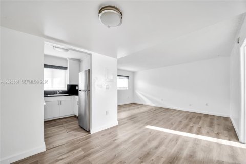 Copropriété à louer à Miami Beach, Floride: 1 chambre, 92.9 m2 № 2085919 - photo 4