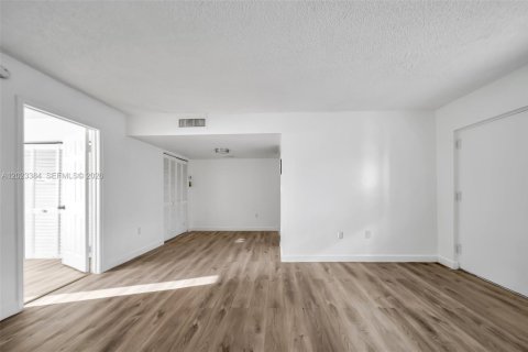 Copropriété à louer à Miami Beach, Floride: 1 chambre, 92.9 m2 № 2085919 - photo 6