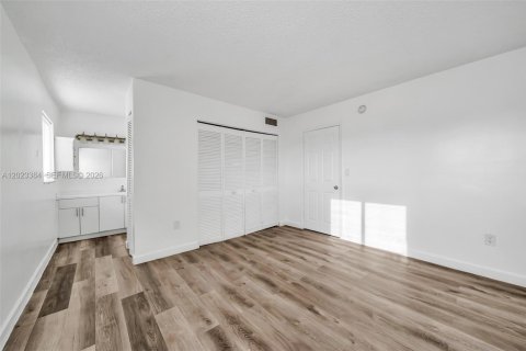 Copropriété à louer à Miami Beach, Floride: 1 chambre, 92.9 m2 № 2085919 - photo 12