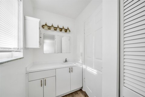 Copropriété à louer à Miami Beach, Floride: 1 chambre, 92.9 m2 № 2085919 - photo 13
