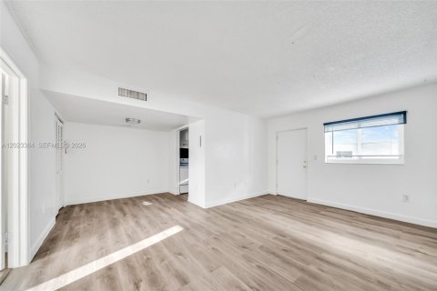 Copropriété à louer à Miami Beach, Floride: 1 chambre, 92.9 m2 № 2085919 - photo 2