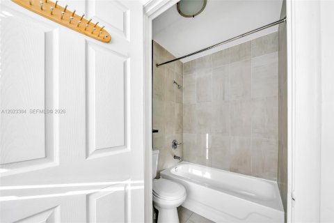 Copropriété à louer à Miami Beach, Floride: 1 chambre, 92.9 m2 № 2085919 - photo 14