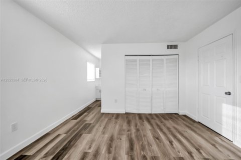 Copropriété à louer à Miami Beach, Floride: 1 chambre, 92.9 m2 № 2085919 - photo 11
