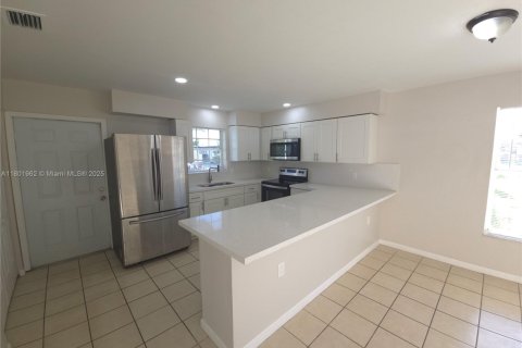 House in Homestead, Florida 3 bedrooms № 1714795 - photo 6