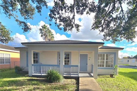 House in Homestead, Florida 3 bedrooms № 1714795 - photo 1