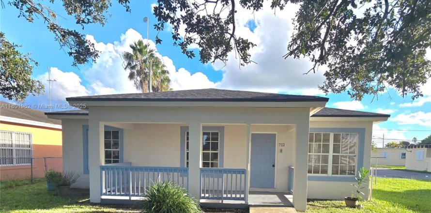 House in Homestead, Florida 3 bedrooms № 1714795