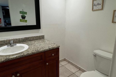 Copropriété à vendre à Miami, Floride: 2 chambres, 86.4 m2 № 2052012 - photo 9