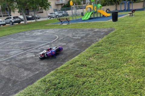 Copropriété à vendre à Miami, Floride: 2 chambres, 86.4 m2 № 2052012 - photo 15