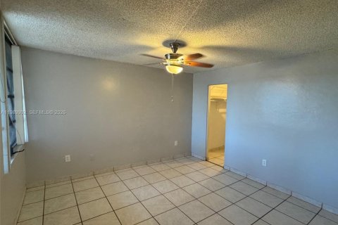 Copropriété à vendre à Miami, Floride: 2 chambres, 86.4 m2 № 2052012 - photo 7