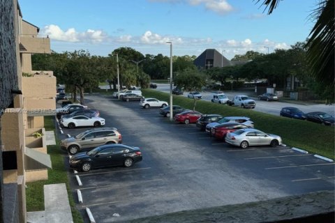 Copropriété à vendre à Miami, Floride: 2 chambres, 86.4 m2 № 2052012 - photo 11