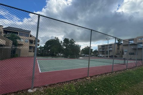 Copropriété à vendre à Miami, Floride: 2 chambres, 86.4 m2 № 2052012 - photo 14