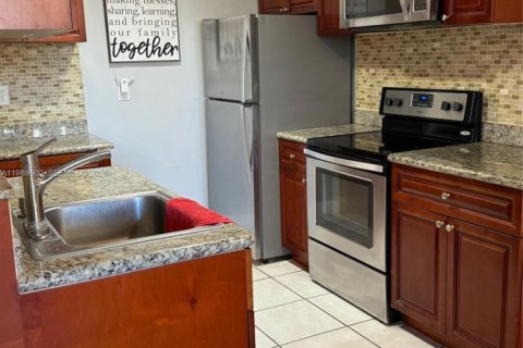 Copropriété à vendre à Miami, Floride: 2 chambres, 86.4 m2 № 2052012 - photo 1