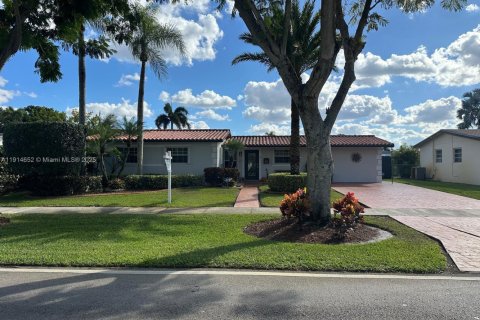 Купить виллу или дом в Хайалиа, Флорида 3 спальни, 149.2м2, № 1970146 - фото 1