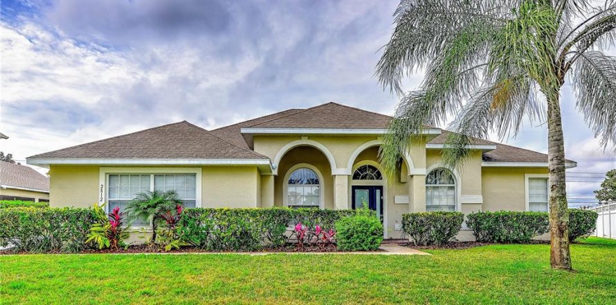 Casa en Kissimmee, Florida 5 dormitorios, 227.52 m2 № 1650131