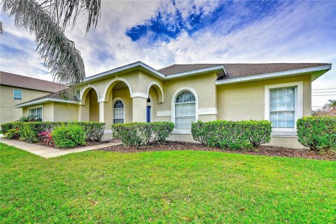 House in Kissimmee, Florida 5 bedrooms, 227.52 sq.m. № 1650131 - photo 2