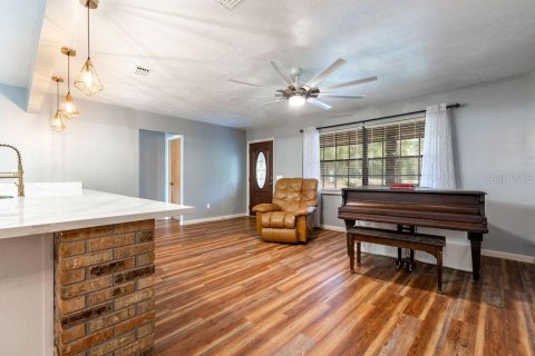 House in High Springs, Florida 2 bedrooms, 151.99 sq.m. № 1517245 - photo 5