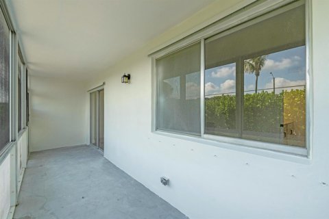 Copropriété à vendre à Lake Worth, Floride: 2 chambres, 83.05 m2 № 2250388 - photo 23