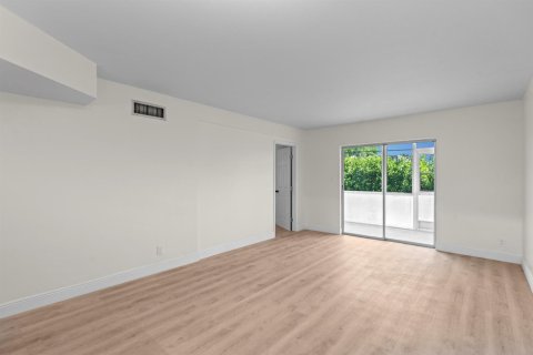 Copropriété à vendre à Lake Worth, Floride: 2 chambres, 83.05 m2 № 2250388 - photo 10