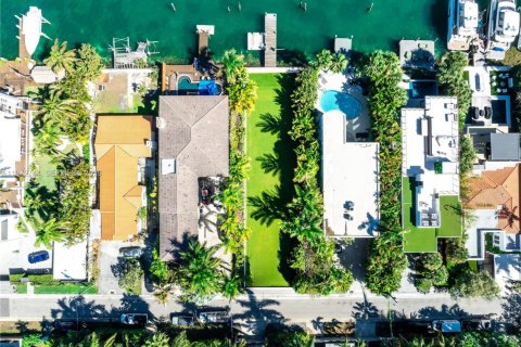 House in Miami Beach, Florida 4 bedrooms, 210.24 sq.m. № 2174738 - photo 5
