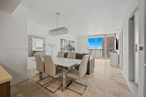Condominio en alquiler en Miami, Florida, 2 dormitorios, 88.54 m2 № 2085581 - foto 6