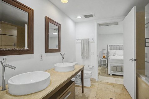 Condominio en alquiler en Miami, Florida, 2 dormitorios, 88.54 m2 № 2085581 - foto 12