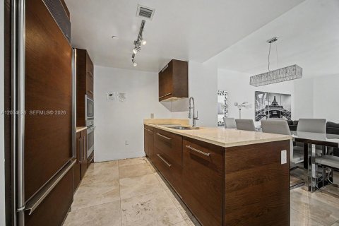 Condominio en alquiler en Miami, Florida, 2 dormitorios, 88.54 m2 № 2085581 - foto 2