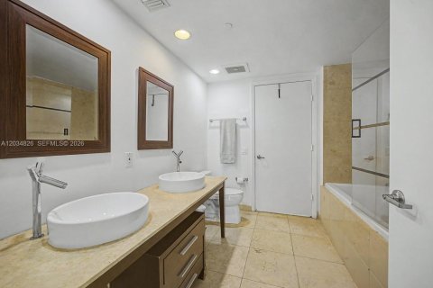 Condominio en alquiler en Miami, Florida, 2 dormitorios, 88.54 m2 № 2085581 - foto 11