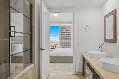 Condominio en alquiler en Miami, Florida, 2 dormitorios, 88.54 m2 № 2085581 - foto 13