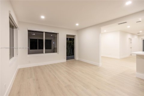 House in Miami, Florida 3 bedrooms, 149.39 sq.m. № 1731700 - photo 19
