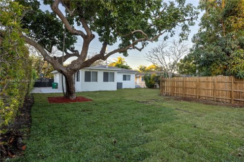 House in Miami, Florida 3 bedrooms, 149.39 sq.m. № 1731700 - photo 22