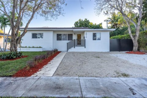 House in Miami, Florida 3 bedrooms, 149.39 sq.m. № 1731700 - photo 1