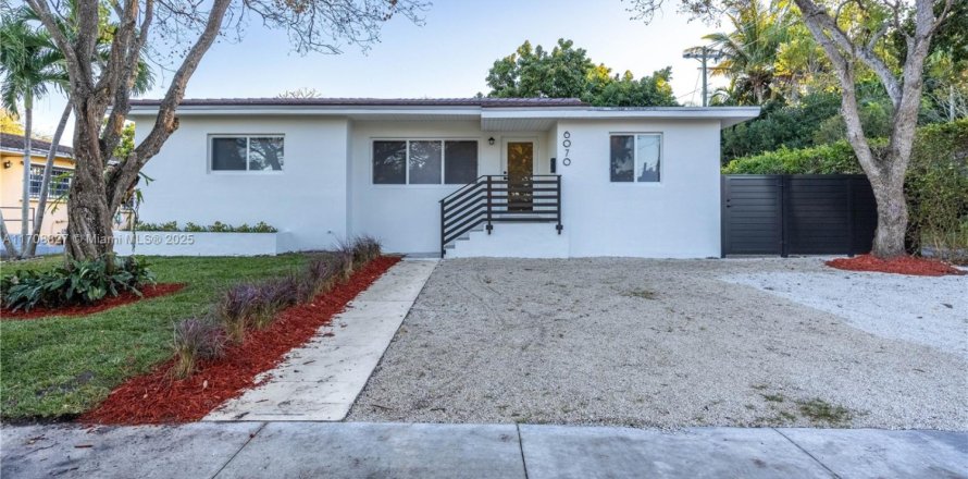 House in Miami, Florida 3 bedrooms, 149.39 sq.m. № 1731700