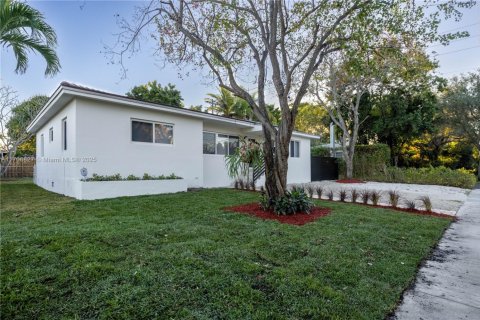 House in Miami, Florida 3 bedrooms, 149.39 sq.m. № 1731700 - photo 21