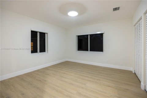 House in Miami, Florida 3 bedrooms, 149.39 sq.m. № 1731700 - photo 9
