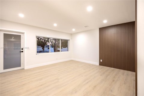 House in Miami, Florida 3 bedrooms, 149.39 sq.m. № 1731700 - photo 2