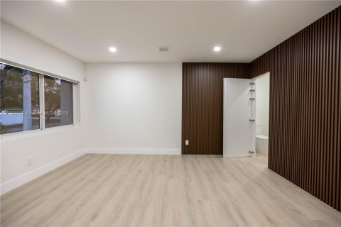 House in Miami, Florida 3 bedrooms, 149.39 sq.m. № 1731700 - photo 4