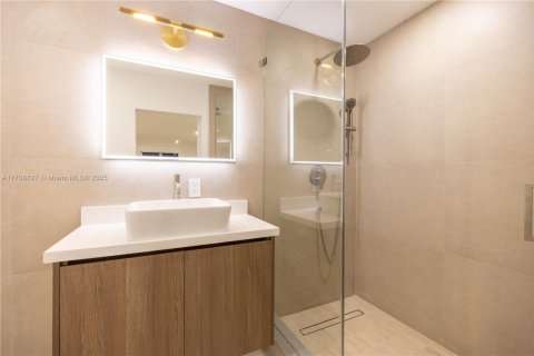 House in Miami, Florida 3 bedrooms, 149.39 sq.m. № 1731700 - photo 13