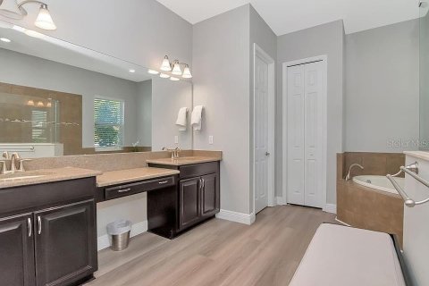 Villa ou maison à vendre à Land O' Lakes, Floride: 4 chambres, 294.31 m2 № 2152090 - photo 8