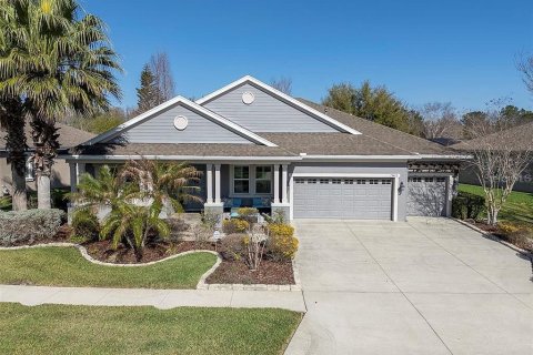 House in Land O' Lakes, Florida 4 bedrooms, 294.31 sq.m. № 2152090