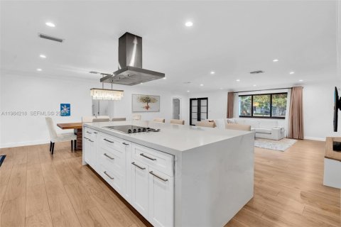 Casa en venta en Hollywood, Florida, 3 dormitorios, 162.58 m2 № 2045468 - foto 10