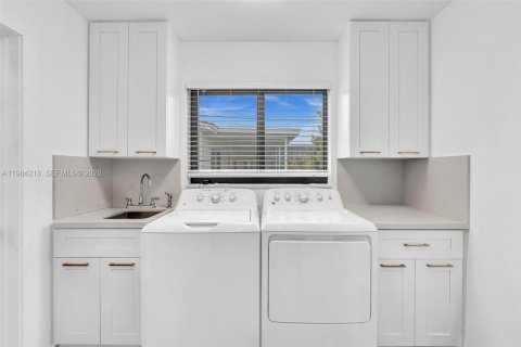 Casa en venta en Hollywood, Florida, 3 dormitorios, 162.58 m2 № 2045468 - foto 17