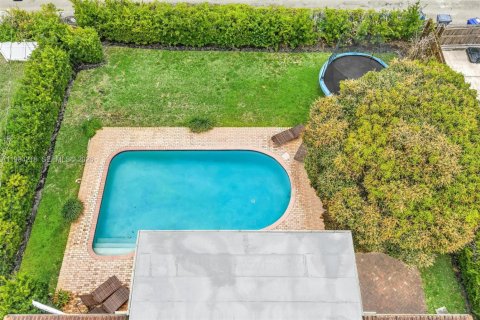 Casa en venta en Hollywood, Florida, 3 dormitorios, 162.58 m2 № 2045468 - foto 4