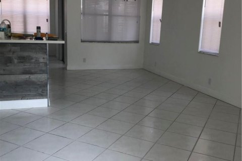 Villa ou maison à vendre à Weston, Floride: 3 chambres, 139.91 m2 № 2421151 - photo 5