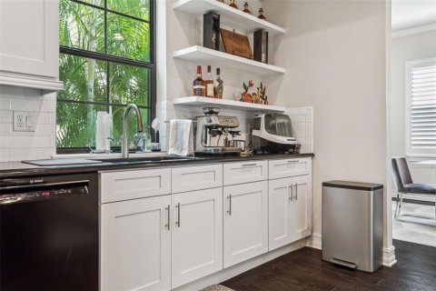 Adosado en venta en Tampa, Florida, 4 dormitorios, 262.36 m2 № 1557381 - foto 8