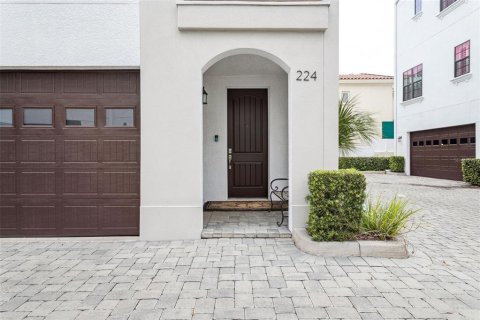 Adosado en venta en Tampa, Florida, 4 dormitorios, 262.36 m2 № 1557381 - foto 2