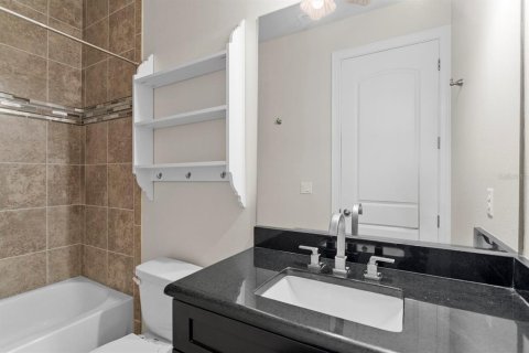 Adosado en venta en Tampa, Florida, 4 dormitorios, 262.36 m2 № 1557381 - foto 29