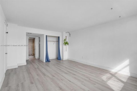 Снять в аренду кондоминиум в Майами-Бич, Флорида 2 спальни, 108.7м2, № 1958025 - фото 9