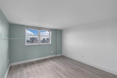 Снять в аренду кондоминиум в Майами-Бич, Флорида 2 спальни, 108.7м2, № 1958025 - фото 16