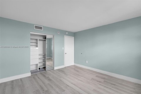 Снять в аренду кондоминиум в Майами-Бич, Флорида 2 спальни, 108.7м2, № 1958025 - фото 17