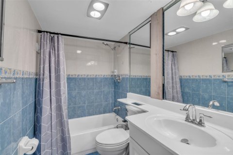 Снять в аренду кондоминиум в Майами-Бич, Флорида 2 спальни, 108.7м2, № 1958025 - фото 18